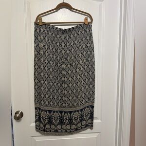Elegant Navy and Cream Patterned Skirt. Lg/XL